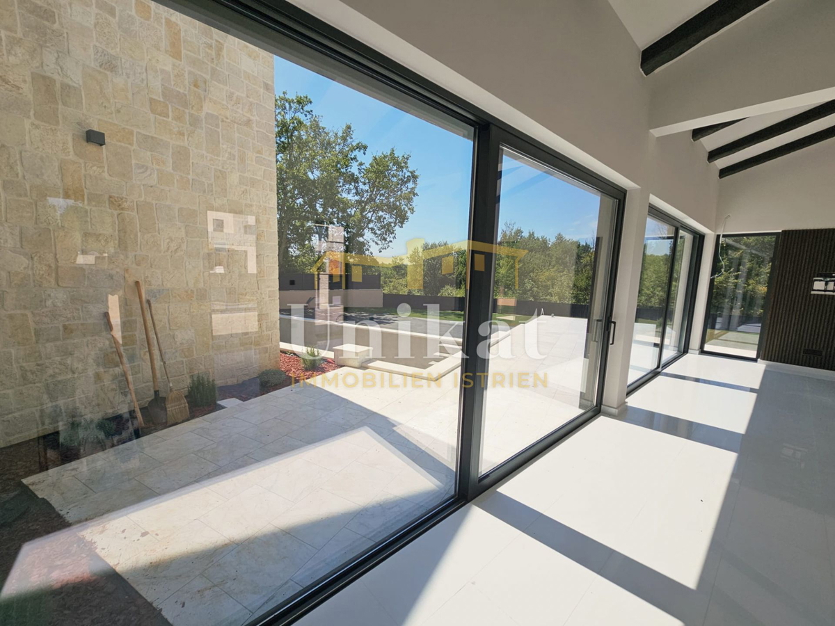 Moderna novogradnja z bazenom blizu Poreča